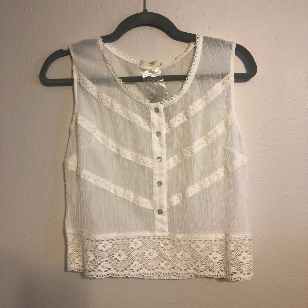 Lace Crop Top Pitaya Size large illa illa
